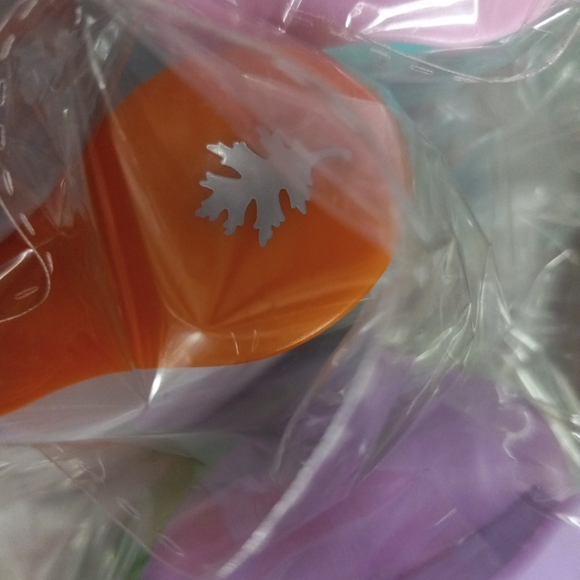 12pc paper punch lot - Picture 5 of 8